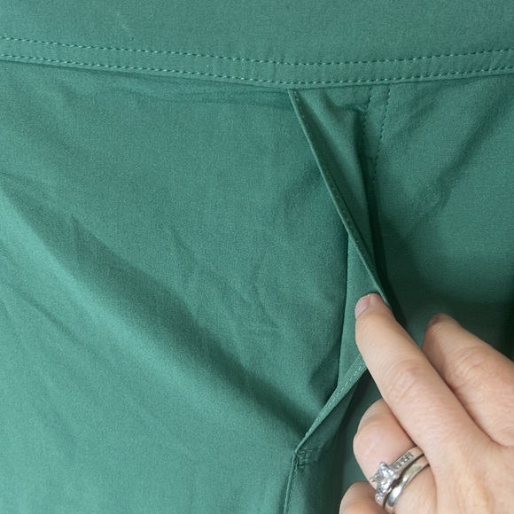 ATHLETA Vienna Cargo Pants Vineyard Green Size 22 - Picture 11 of 15